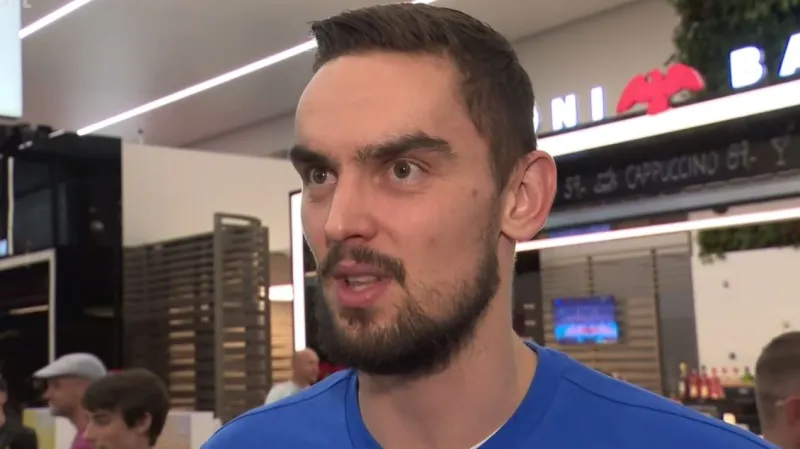 Basketbalisté se vrátili z MS do Česka a děkovali fanouškům