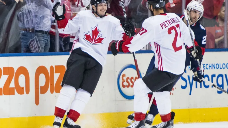 Matt Duchene (vlevo), autor dvou branek do sítě USA