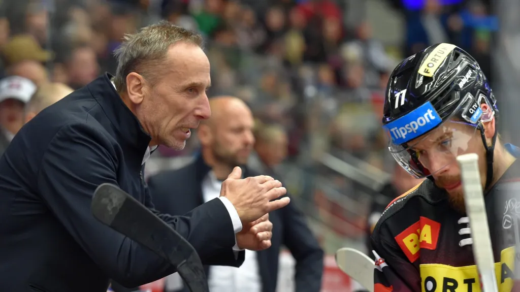 Sparťanský kouč Miloslav Hořava burcuje Davida Němečka