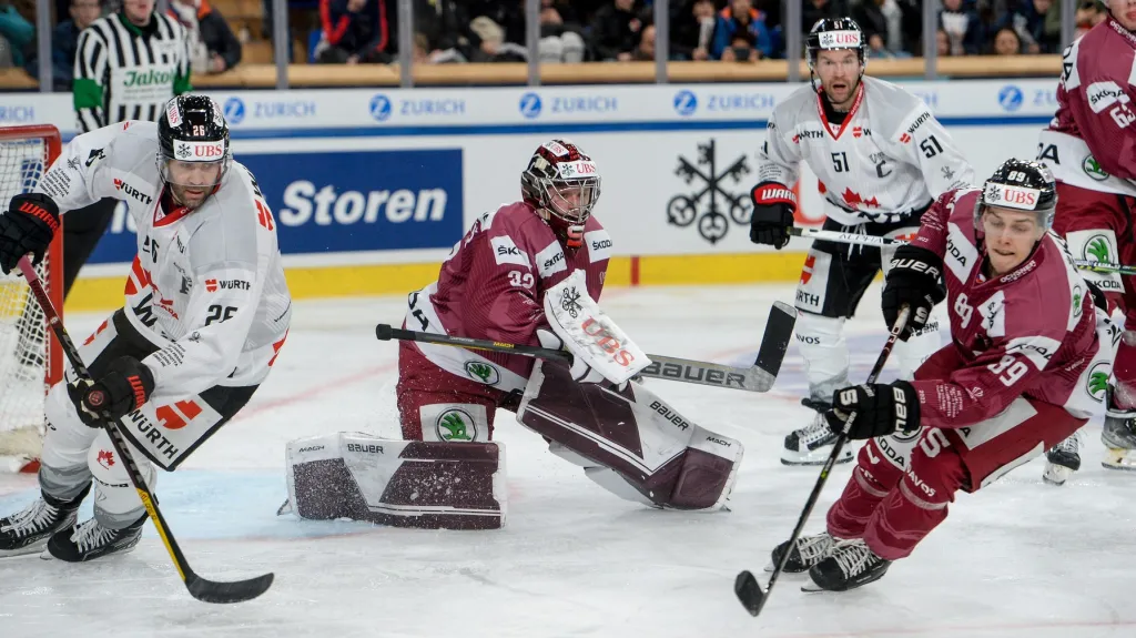 Josef Kořenář v duelu s Kanadou