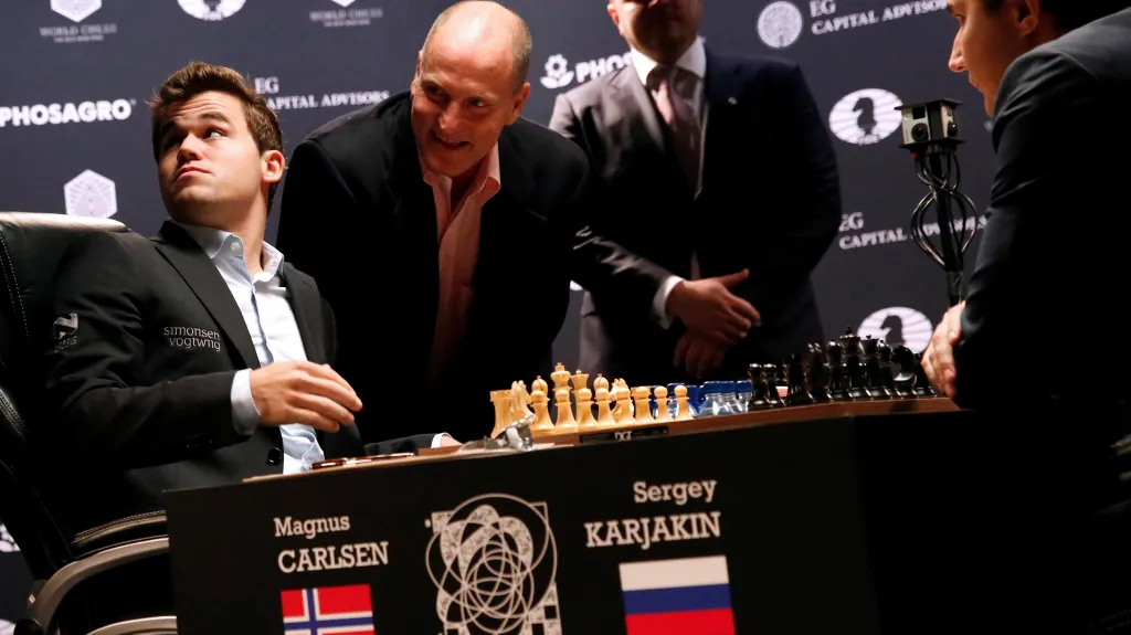 Woody Harrelson během zahájení zápasu o mistra světa