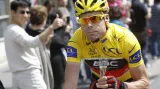 Cadel Evans ve žlutém trikotu