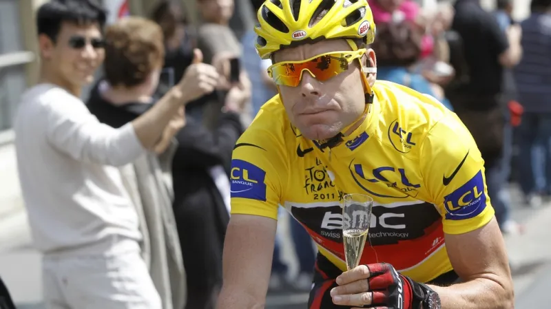 Cadel Evans ve žlutém trikotu