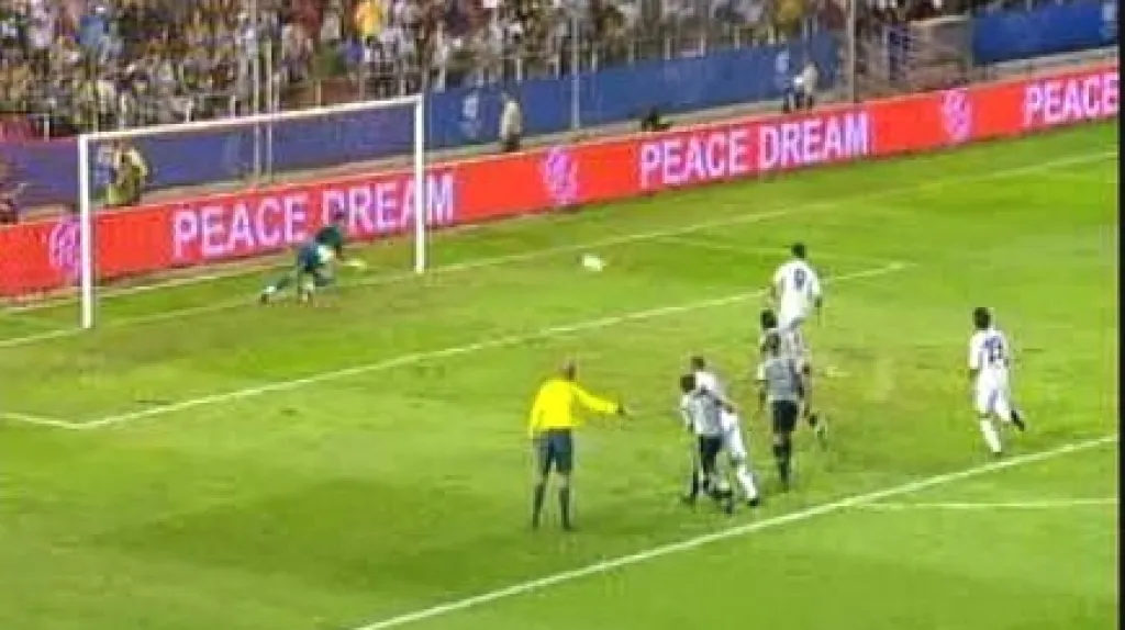 Cristiano Ronaldo skóruje za Real