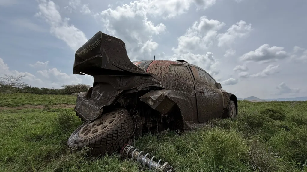 Poškozené auto Elfyna Evanse