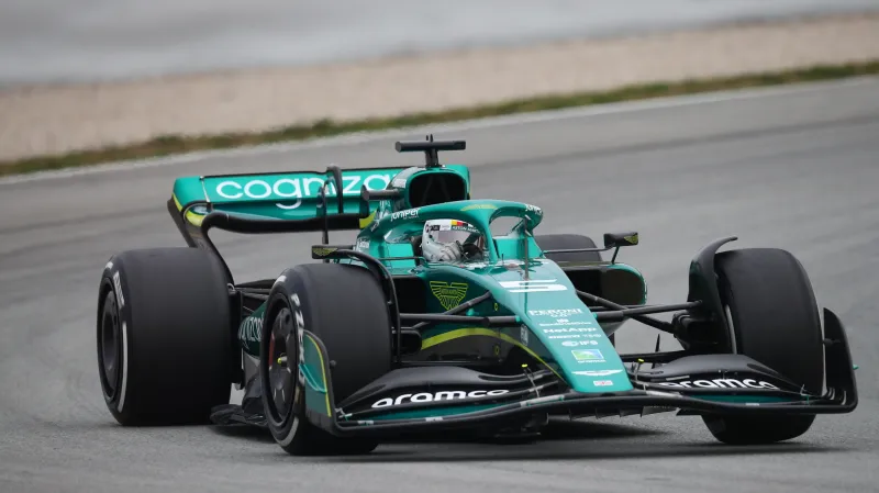 Sebastian Vettel při testování v Barceloně