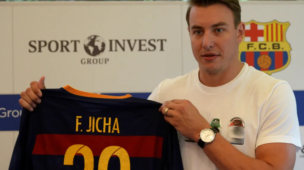 Filip Jícha s dresem Barcelony