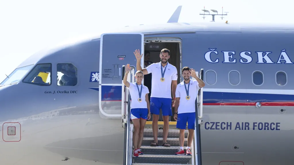 Čeští medailisté Nikola Ogrodníková, Josef Dostál a Martin Fuksa