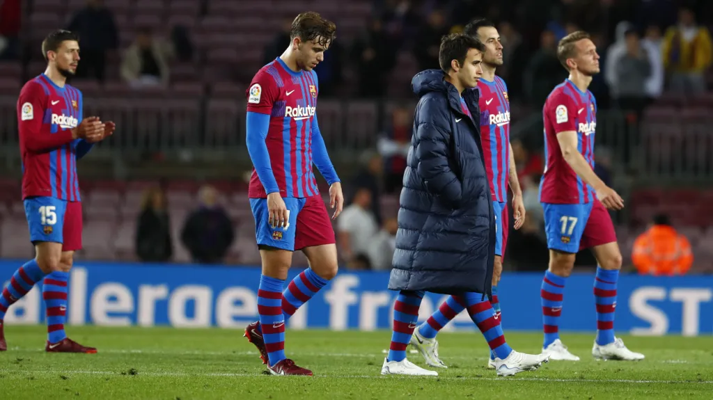 Hráči Barcelony po porážce s Vallecanem