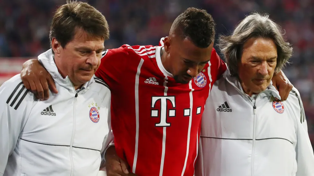 Zraněný Jérome Boateng v péči lékařů Bayernu Mnichov