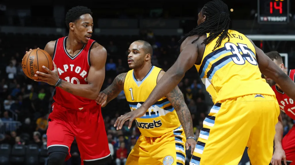 DeMar DeRozan v utkání s Denverem