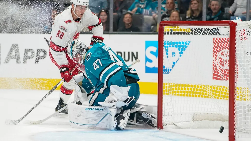 Martin Nečas dává gól San Jose