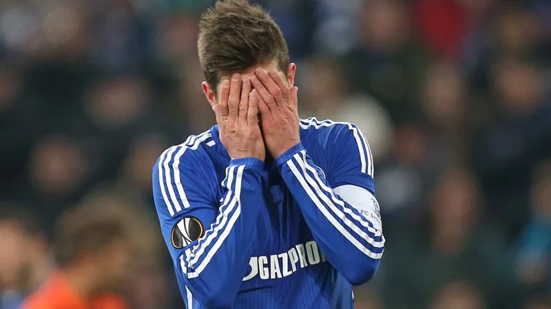Zklamaný útočník Schalke Klaas-Jan Huntelaar