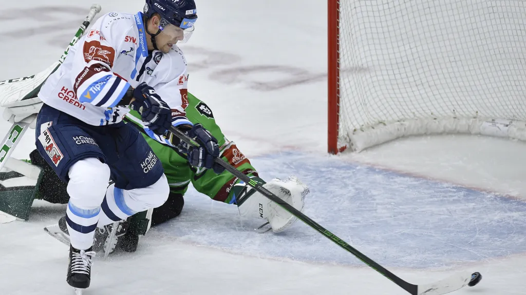 Radan Lenc překonává mladoboleslavského Jana Růžičku