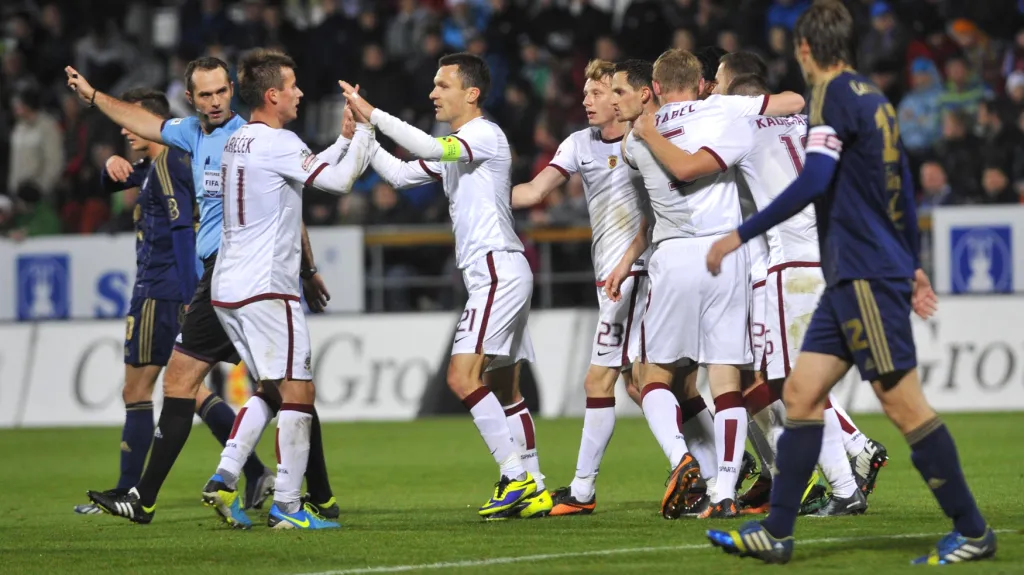 Sparťané slaví vyrovnávající branku