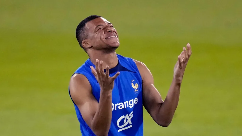 Kylian Mbappé během tréninku Francie