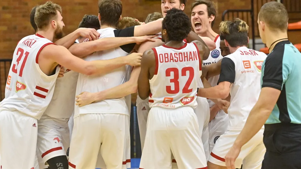 Radost basketbalistů Nymburka