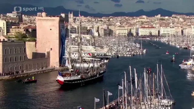 Olympijský oheň dorazil z Řecka do Francie