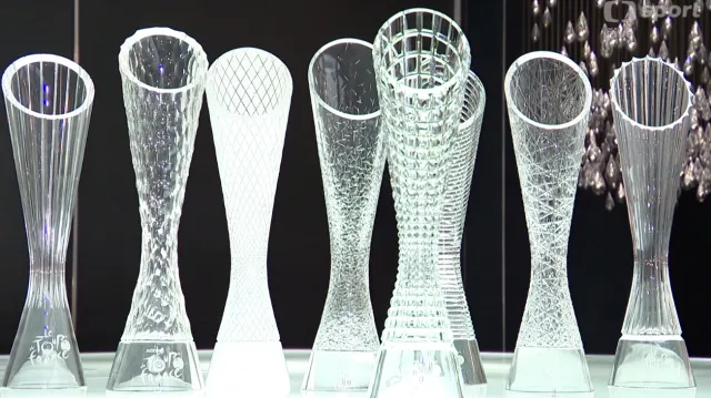 Křišťálovou trofej pro vítěze Tour opět dodali čeští skláři