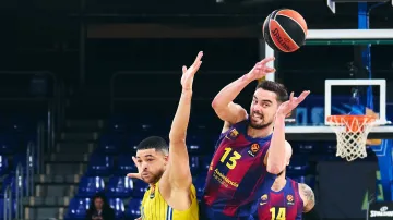 Barcelona porazila v Eurolize Maccabi, Satoranský dal devět bodů