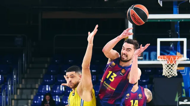 Barcelona porazila v Eurolize Maccabi, Satoranský dal devět bodů