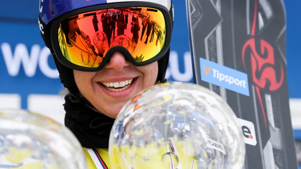 Ester Ledecká s křišťálovým glóbem