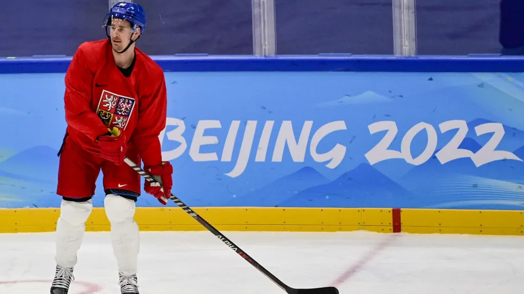 Roman Červenka na tréninku hokejové reprezentace v Pekingu