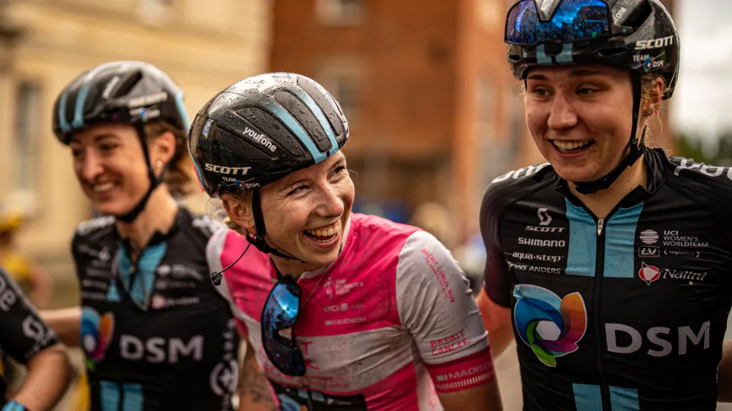 Lorena Wiebesová (uprostřed)