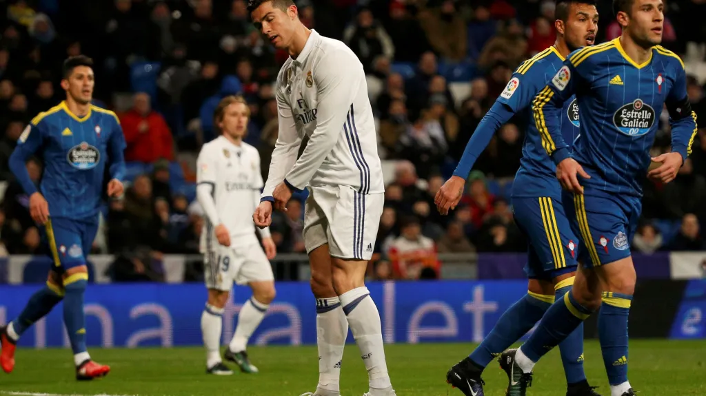 Zklamaný Cristiano Ronaldo z Realu Madrid v utkání proti Celtě Vigo