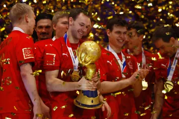 Mathias Gidsel s trofejí pro mistry světa