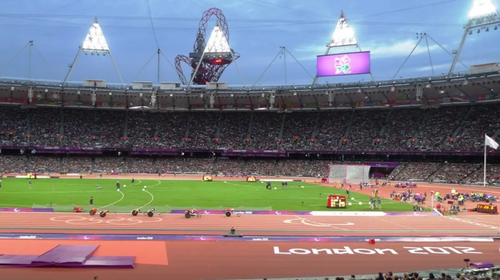 Vyprodaný atletický stadion zažije hned dva ceremoniály za hod diskem žen F35/36