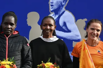 Chelangat Sangová, Mary Waithiraová Munanuová a Petra Pastorová