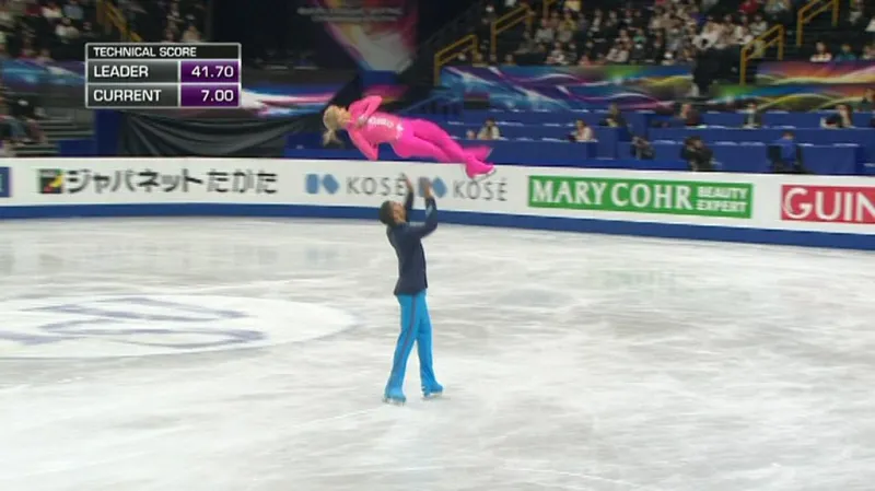 Sestřih krátkých programů mužů a sportovních dvojic