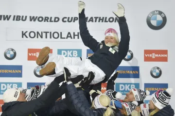 Kaisa Mäkäräinenová se v Kontiolahti rozloučila s kariérou