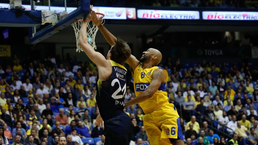 Jan Veselý v dresu Fenerbahce