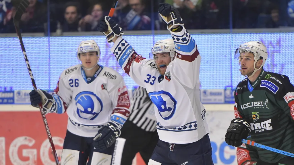 Plzeňský Adam Jánošík slaví gól do sítě Karlových Varů