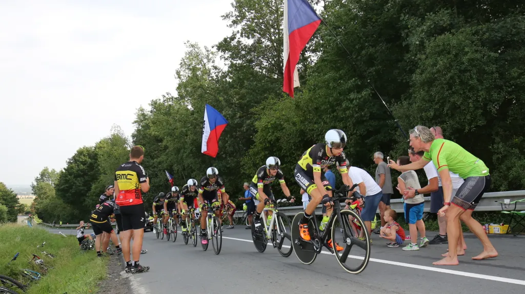 Závodníci Elkov–Author v první etapě Czech Cycling Tour