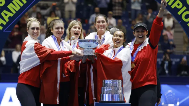 Kanadské tenistky slaví historicky první týmový triumf