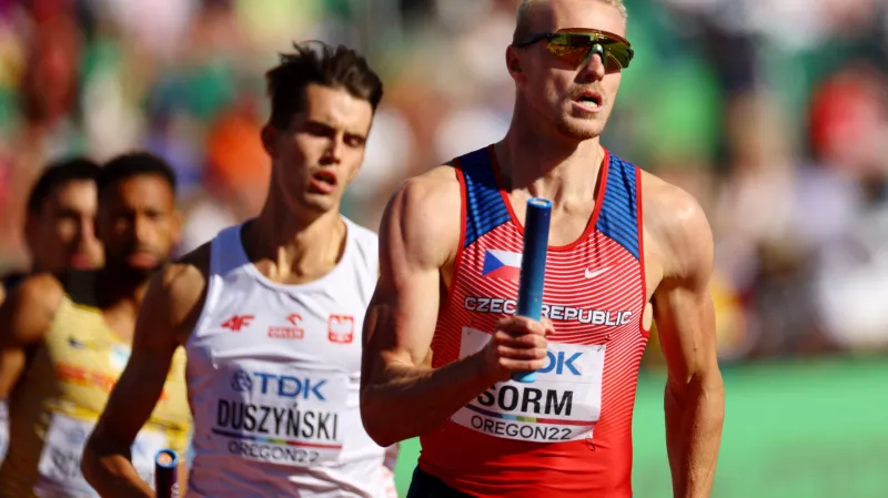 Patrik Šorm v rozběhu na 4x400 metrů v Eugene
