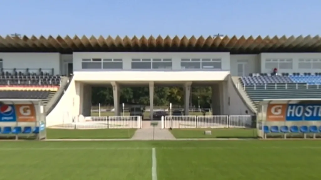 Nová východní tribuna Všesportovního stadionu v Hradci Králové