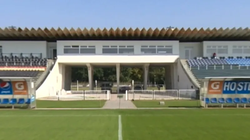 Nová východní tribuna Všesportovního stadionu v Hradci Králové