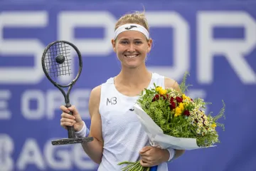 Bouzková podruhé urvala triumf na Prague Open. Havlíčková se Samson prohrály ve finále