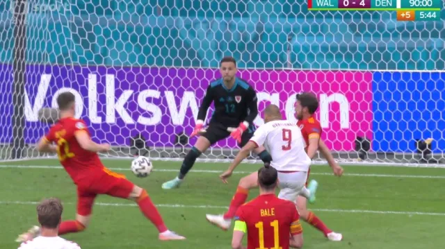 Gól v utkání Wales - Dánsko: Bratihwaith – 0:4 (90.+4 min.)
