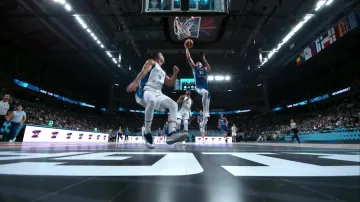 Skvělý blok Giannise Antetokounmpa v zápase s Finskem