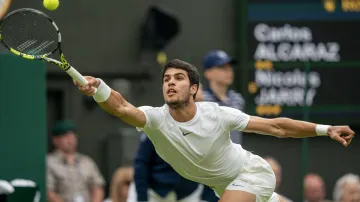 Zverev v Londýně opět neuspěl, Alcaraz jde dál