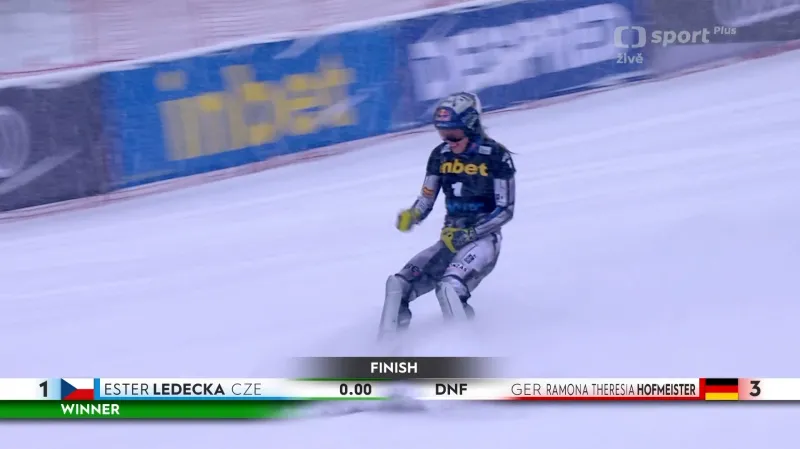 Vítězná jízda Ester Ledecké v paralelním slalomu v Pamporovu
