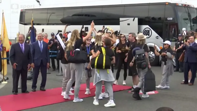 Fotbalistky USA čeká po příletu do vlasti řada oslav