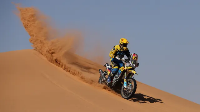 Michek se na Dakaru posunul zpět do první desítky