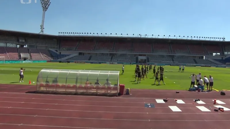 Čeští fotbalisté jsou zpět v Praze, Schick je v pořádku