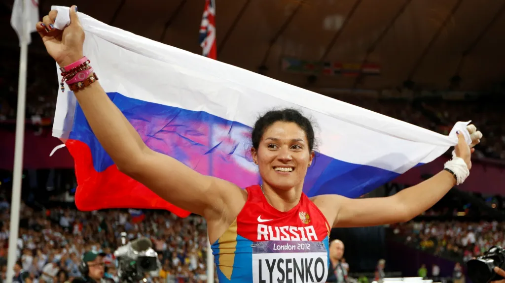 Kladivářka Taťjana Lysenková se raduje ze zlaté medaile na olympiádě v Londýně 2012